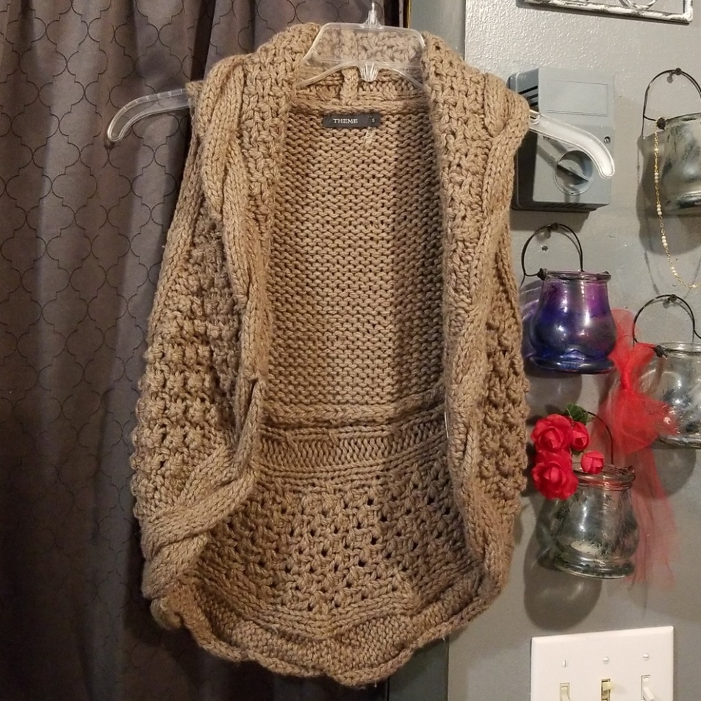 Theme yarn Vest